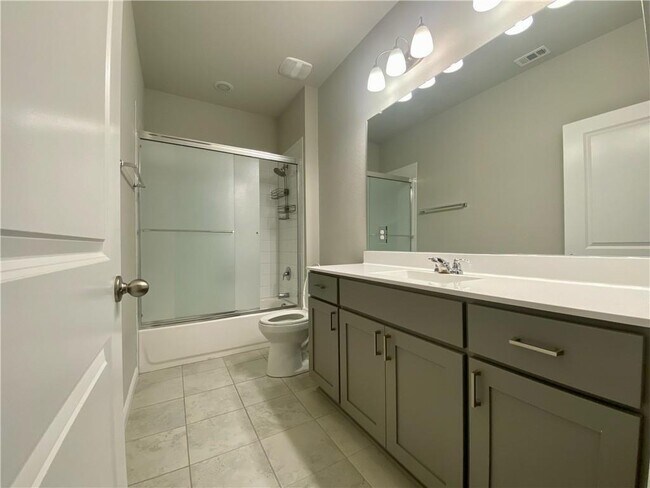 Building Photo - 332 Lacey Oak Lp