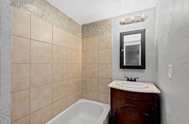 Building Photo - 2701-2703 Oakley Way (Full Service)