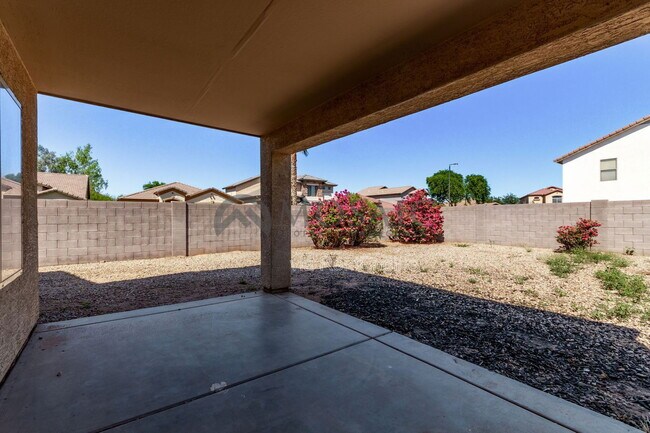 Building Photo - 2242 W Green Tree Dr