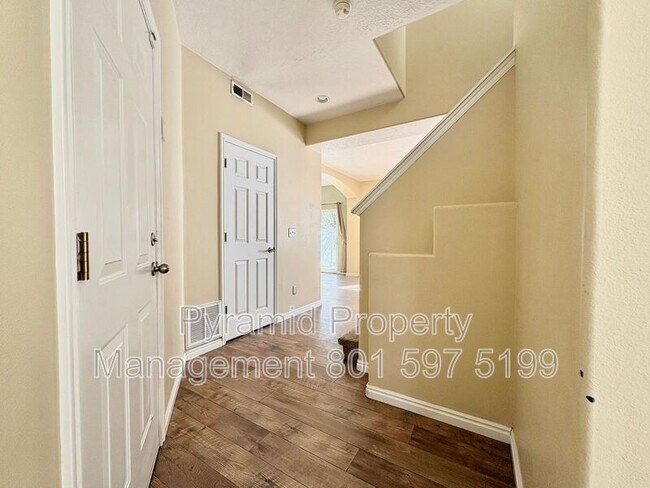 Building Photo - 3141 Alsace Way