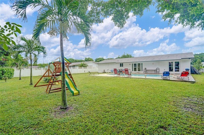 Building Photo - 17000 NW 18th Ave