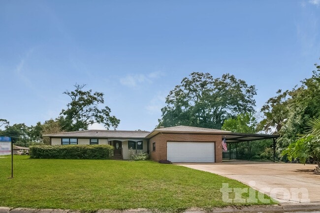 Building Photo - 8588 Lamanto Ave N