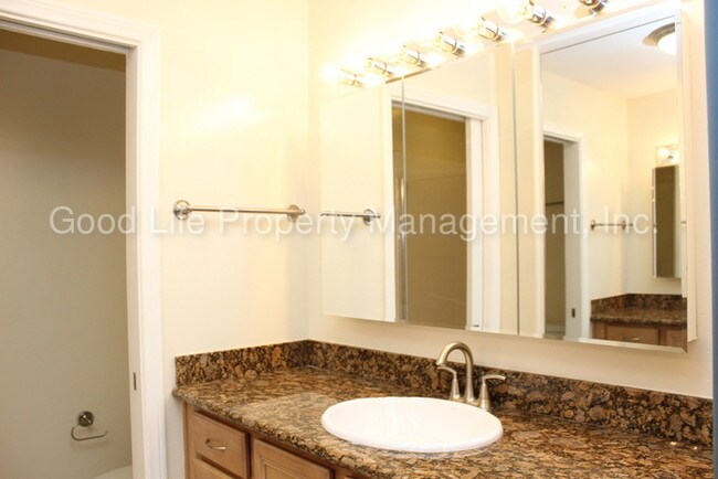 Building Photo - 5404 Balboa Arms Dr