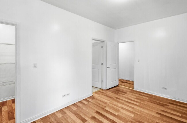 Building Photo - 1342 E 73rd St