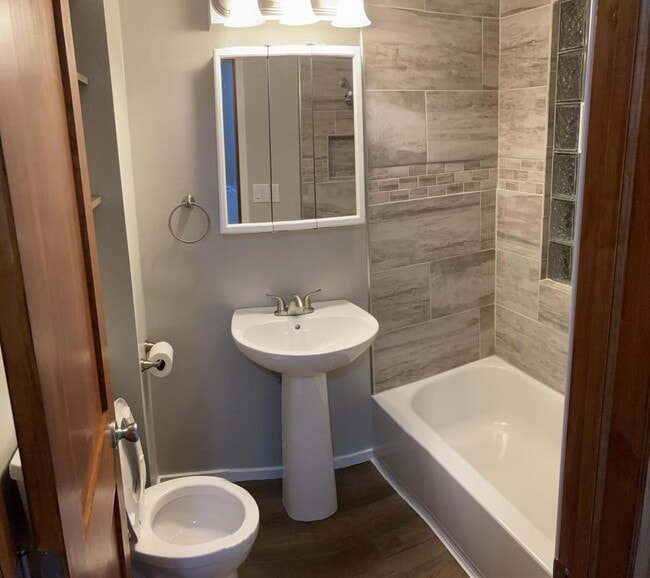 Building Photo - 604 S Fillmore St