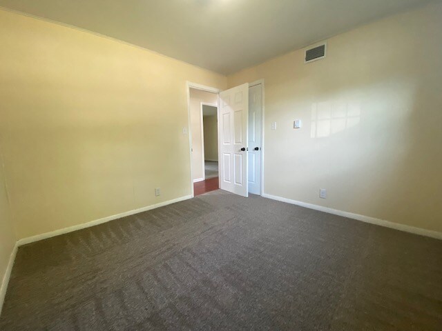 Building Photo - 220 Garland Dr