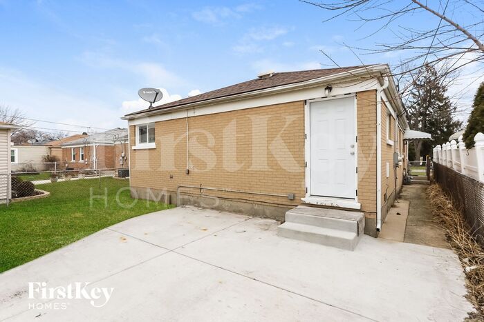 Building Photo - 1714 N 14th Ave