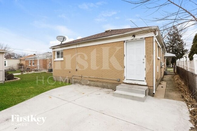 Building Photo - 1714 N 14th Ave