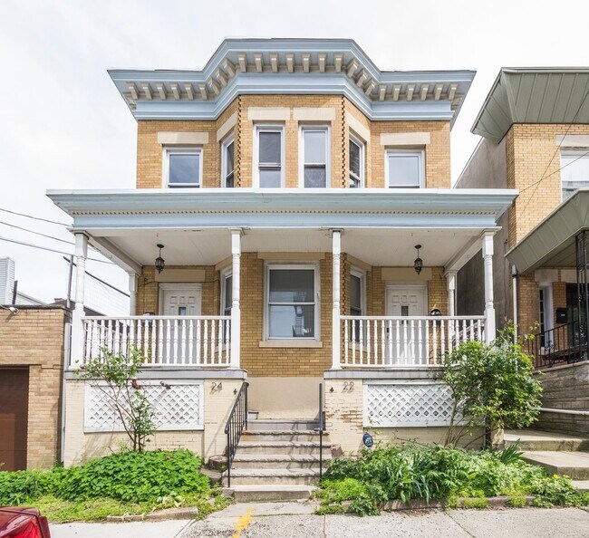 Building Photo - 22 Webster Ave
