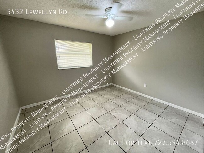 Building Photo - 5432 Lewellyn Rd