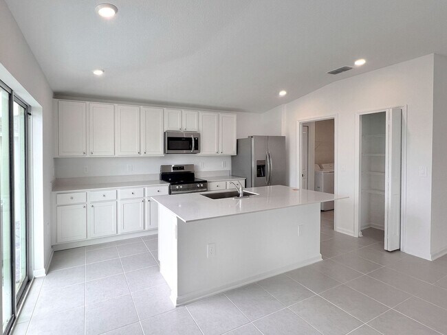 Building Photo - 2240 Crown Rock Blf Dr
