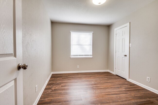 Building Photo - Stylish Home with Big Backyard in Prime Lo...
