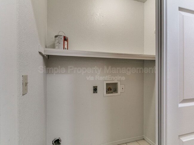 Building Photo - 6207 SE 46th St