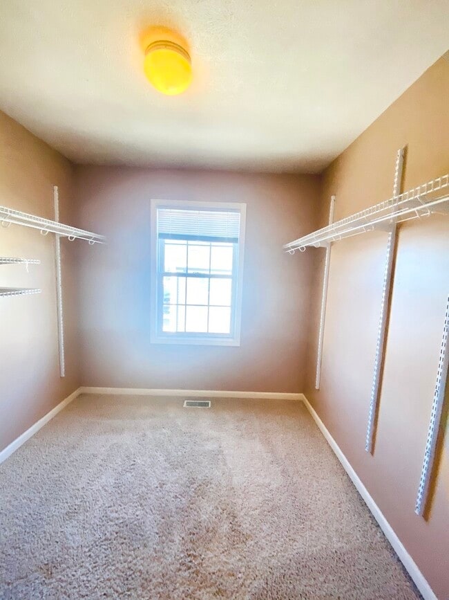Building Photo - 1112 Ekstam Dr
