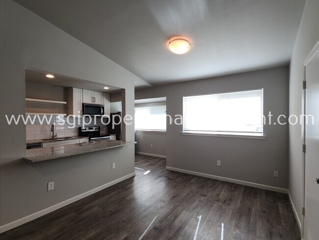 Building Photo - Updated home ready for move in