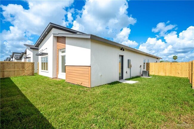 Building Photo - 26 Hidalgo Cir