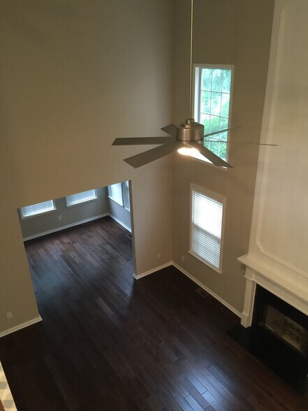 Family Room - 2011 Chelton Way SE