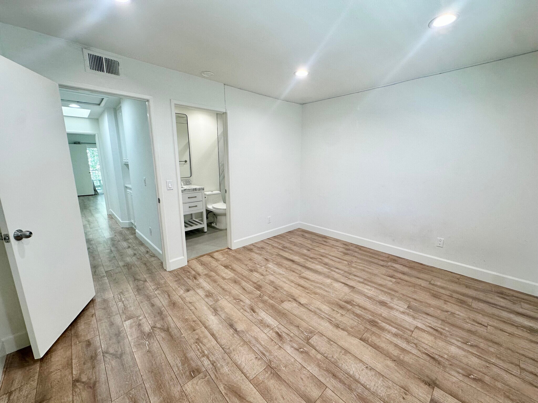 Building Photo - 5538 Las Virgenes Rd