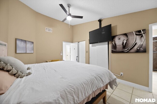 Building Photo - 3BR Modern Orlando 32824 Some Utilities Inc.