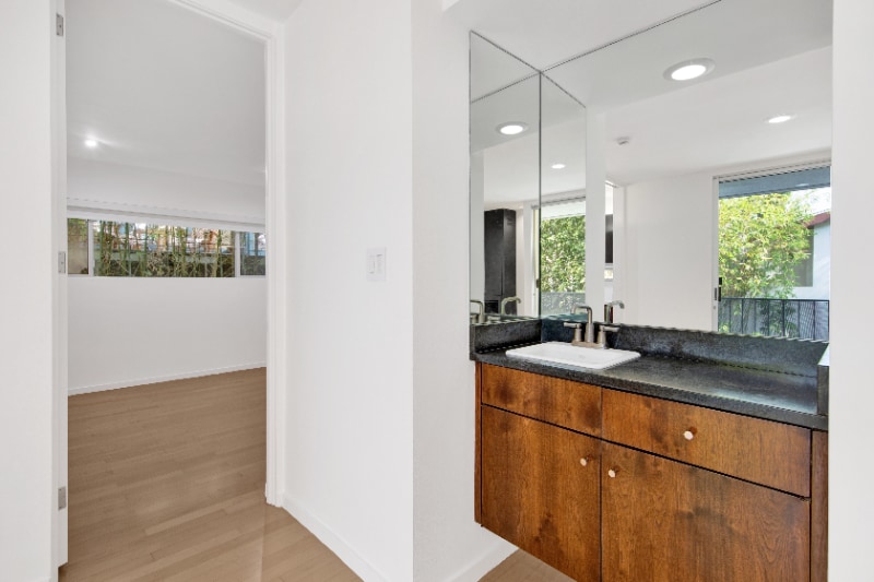 Building Photo - 1147 N Clark St