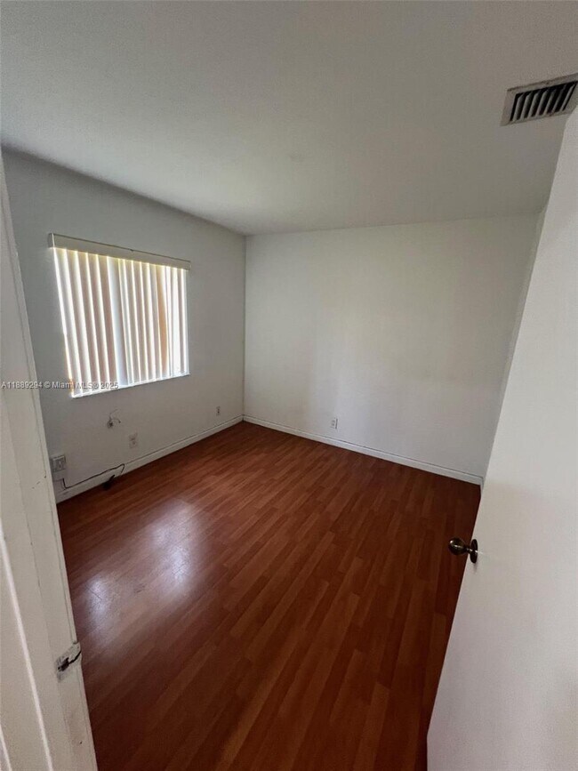 Building Photo - 894 Phoenix Way