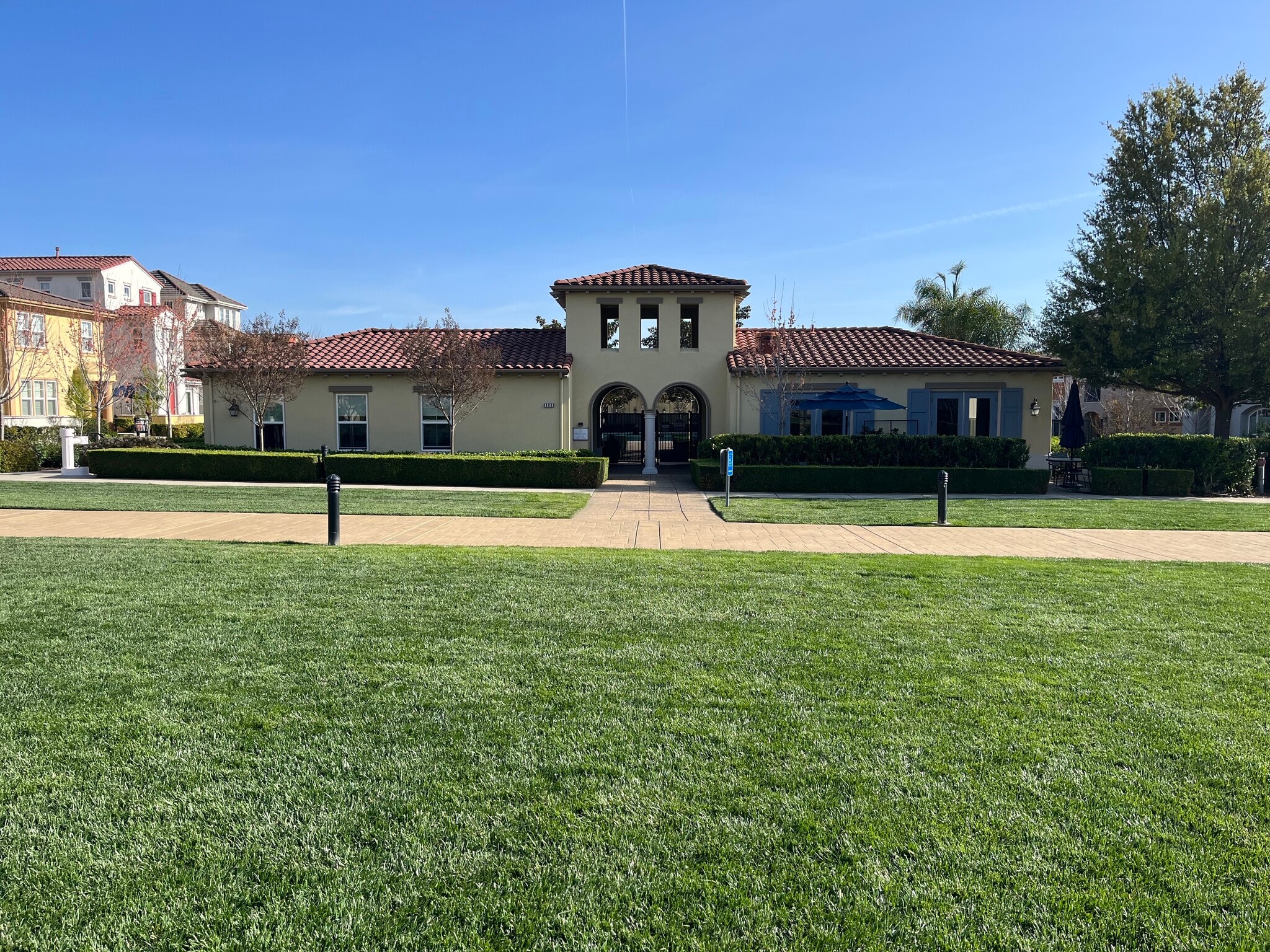 ClubHouse - 590 Selby Ln