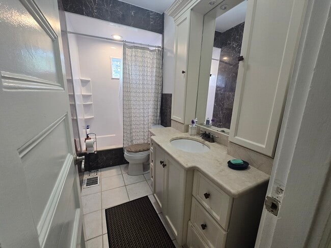 Building Photo - 126 Green St