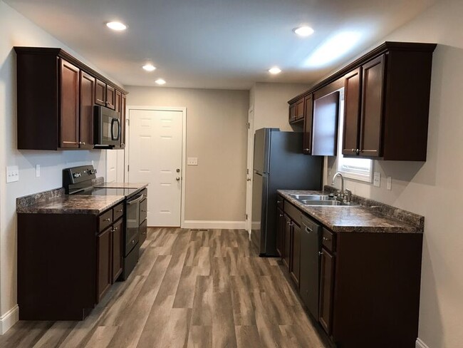 Building Photo - 2240 Murphys Chapel Dr