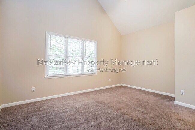 Building Photo - 1600 Nesfield Pl