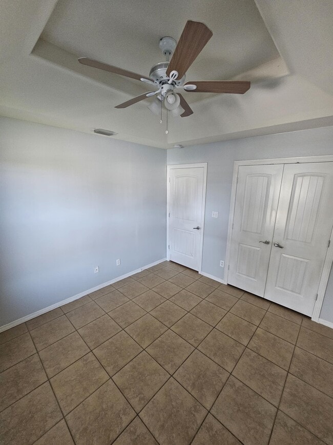 Building Photo - 705 W Emerald Dr