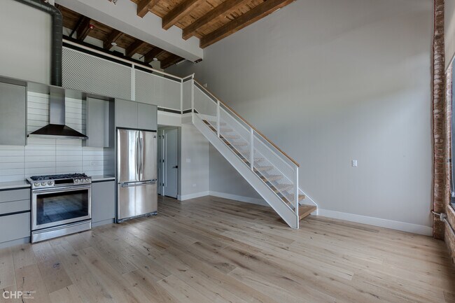 Building Photo - 729 N Sangamon St