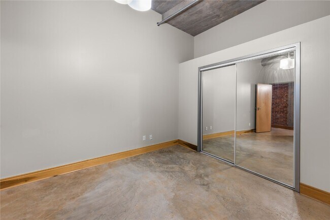 Building Photo - 2201 Locust St