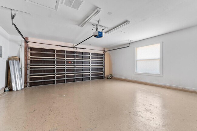 Building Photo - 10 SE Splitrail Cir