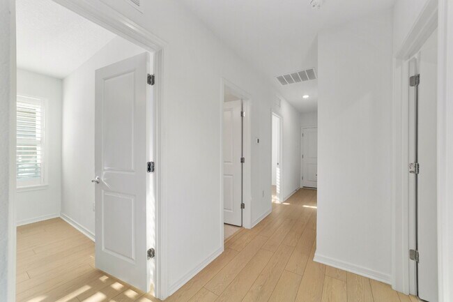 Building Photo - 5543 SW 85th Ave Rd