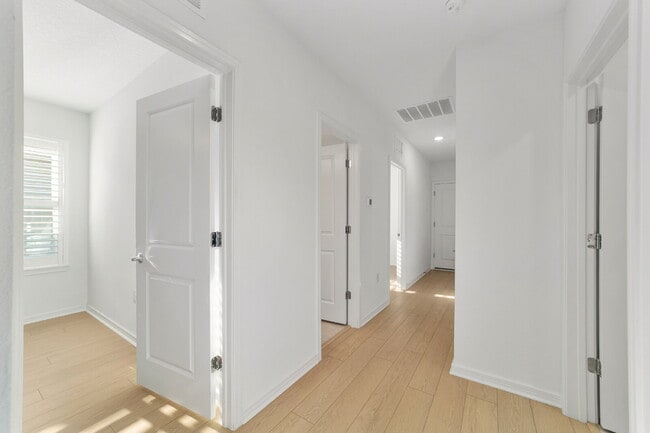 Building Photo - Live the Resort Lifestyle You’ve Been Waiting For in Stone Creek!