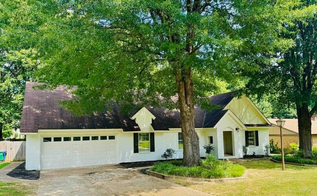 Building Photo - 2212 Howard Rd
