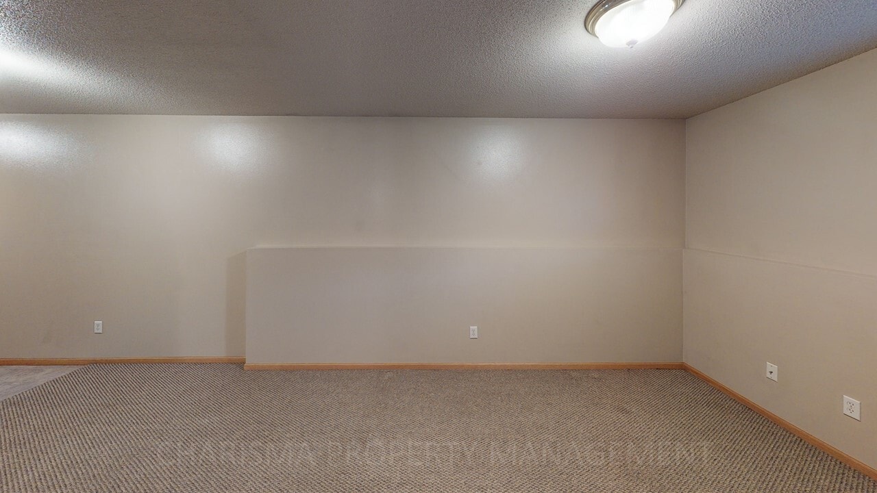 Building Photo - 401 S Bahnson Ave