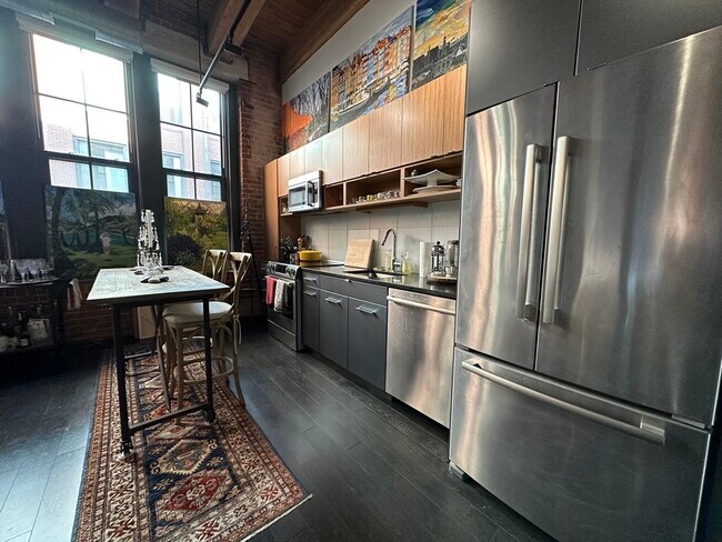 Building Photo - 319 A St