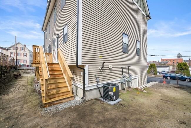 Building Photo - 32 Union St