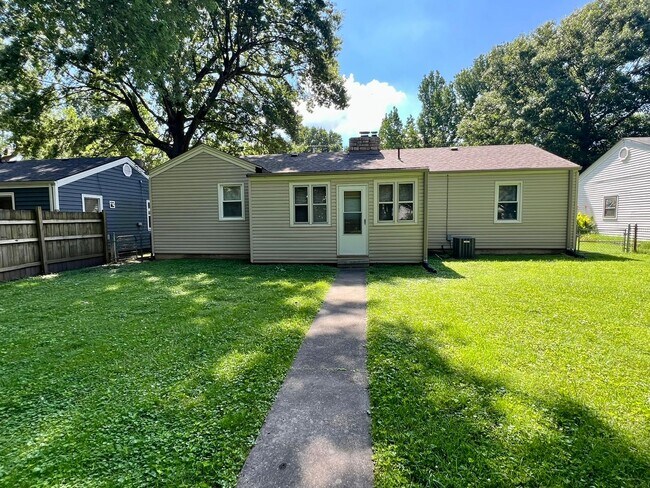 Building Photo - 2 Bedroom, 1 Bath in central Springfield