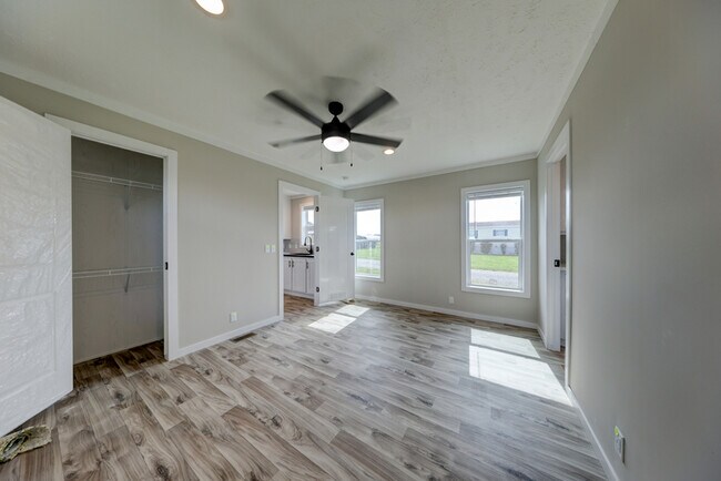 Building Photo - 5233 Clarksville Rd