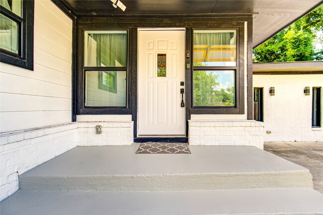 Building Photo - 6638 Winton St