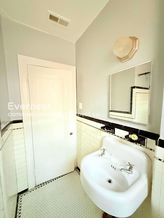 Building Photo - 4066 Tyler St