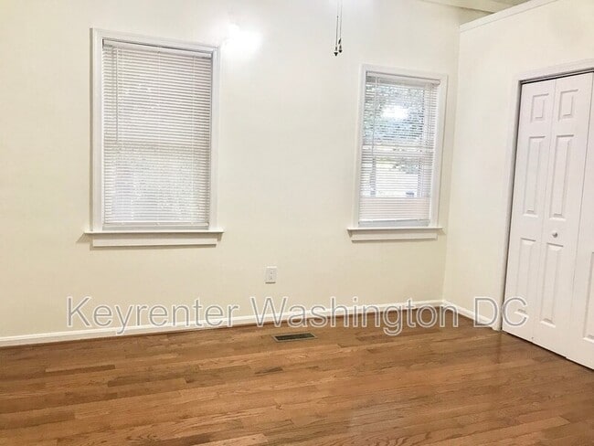 Building Photo - 107 P St NW