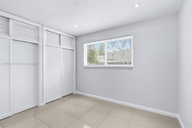 Building Photo - 808 NE 2nd St