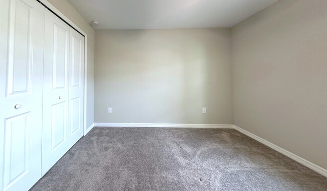 Building Photo - 376 Rain Berry Ave