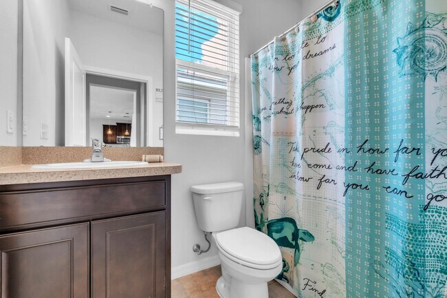 Building Photo - Spacious 5-Bedroom Home with Resort-Style ...