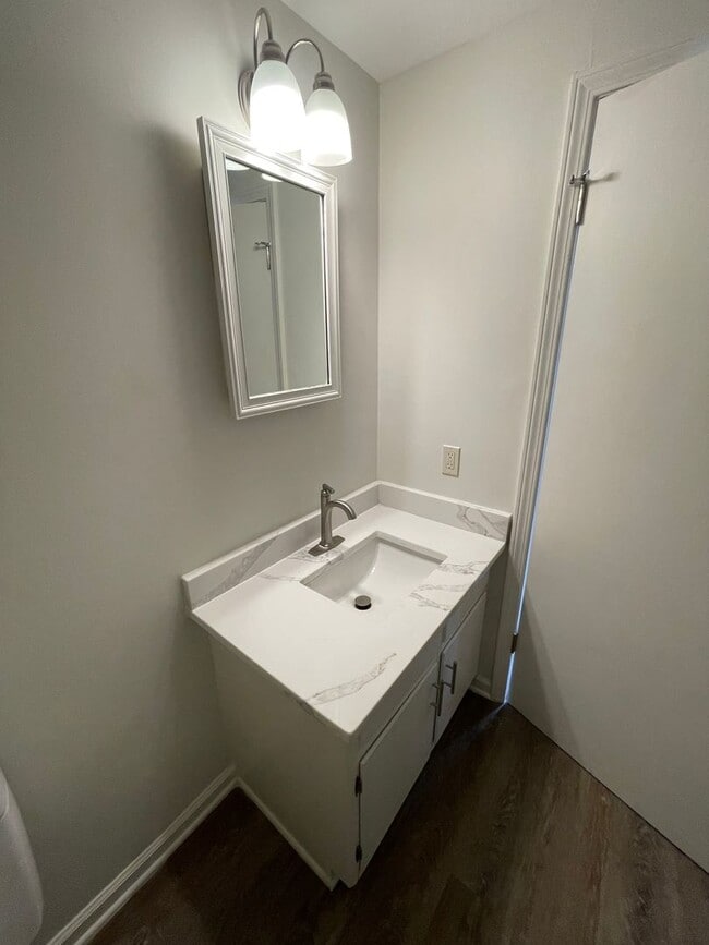 Building Photo - Renovated 3/2.5 House in Chieftain Hills- ...