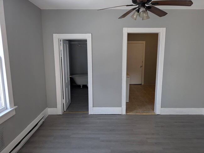 Dining Room - 528 Barry St