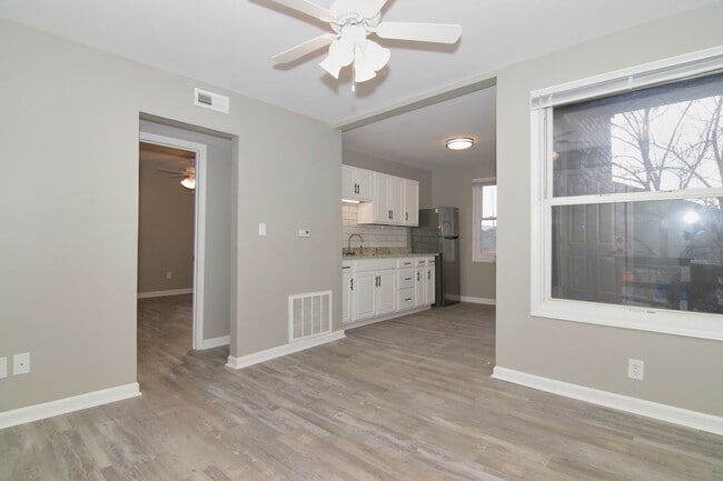 Building Photo - 1329 E Market St